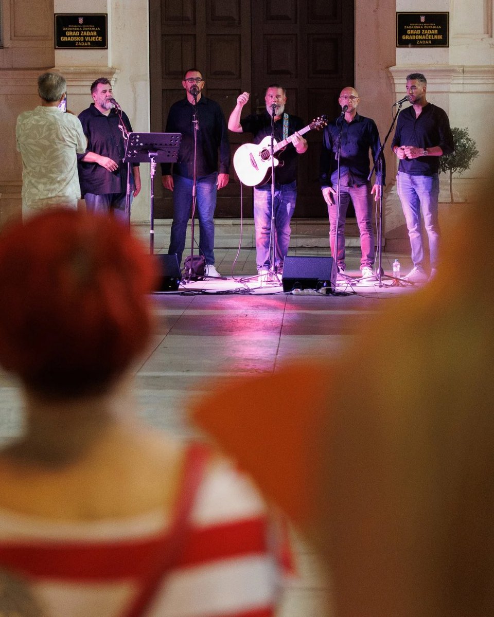 LikeZadar's tweet photo. Klapa Munita last night at the People's Square in Zadar 💛 #LikeZadar   

📸 Bojan Bogdanić https://t.co/JcavKamZAY