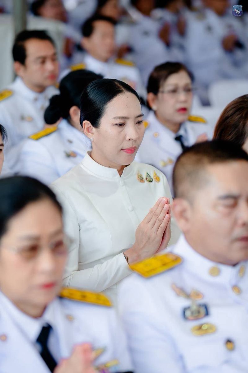 45thMilitary's tweet photo. 12 ส.ค.69 พ.อ.ณรรคพล เขียนค้างพลู รอง เสธ.มทบ.45 พร้อมด้วย คุณนันท์ภาวิมล เขียนค้างพลู เลขานุการ สม.ทบ. สาขา มทบ.45 และ น.สัญญาบัตร ร่วมพิธีสวดพระพุทธมนต์ ทำบุญตักบาตรถวายเป็นพระราชกุศล เนื่องในวันคล้ายวันพระราชสมภพ สมเด็จพระนางเจ้าสิริกิติ์ พระบรมราชินีนาถ พระบรมราชชนนีพันปีหลวง https://t.co/EtvYMGJ2e4