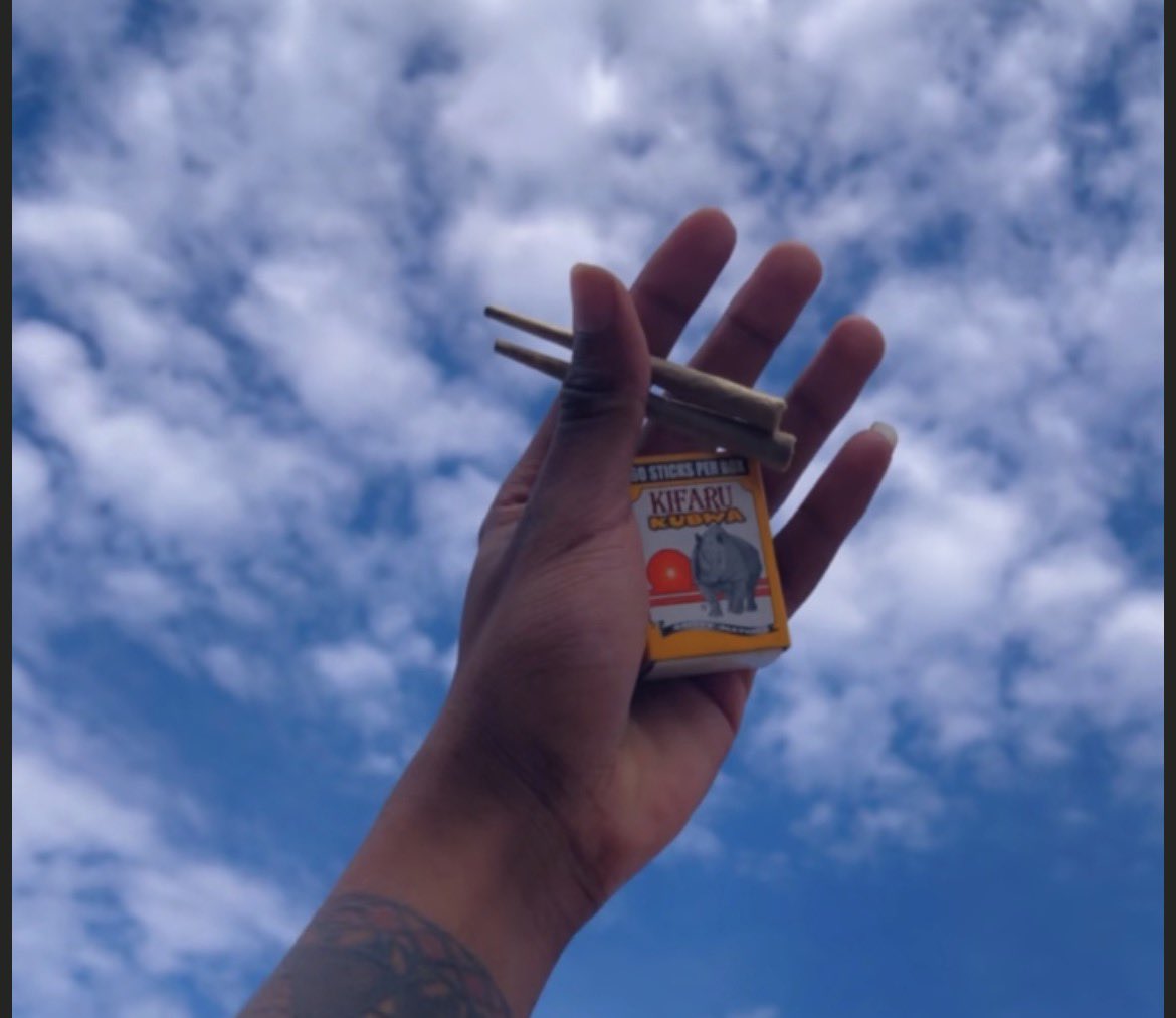sofadedfgs's tweet photo. Wake n bake 🍃💨 https://t.co/g2Ssia3PPV