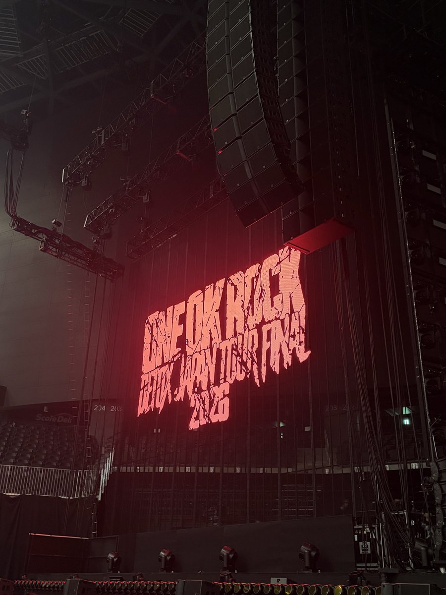 6PRIDE_6's tweet photo. アリーナスタンディング最前ブロック＆その中でも最前で無事昇天

#ONEOKROCK
#ワンオクロック https://t.co/JoOn7nrwxs