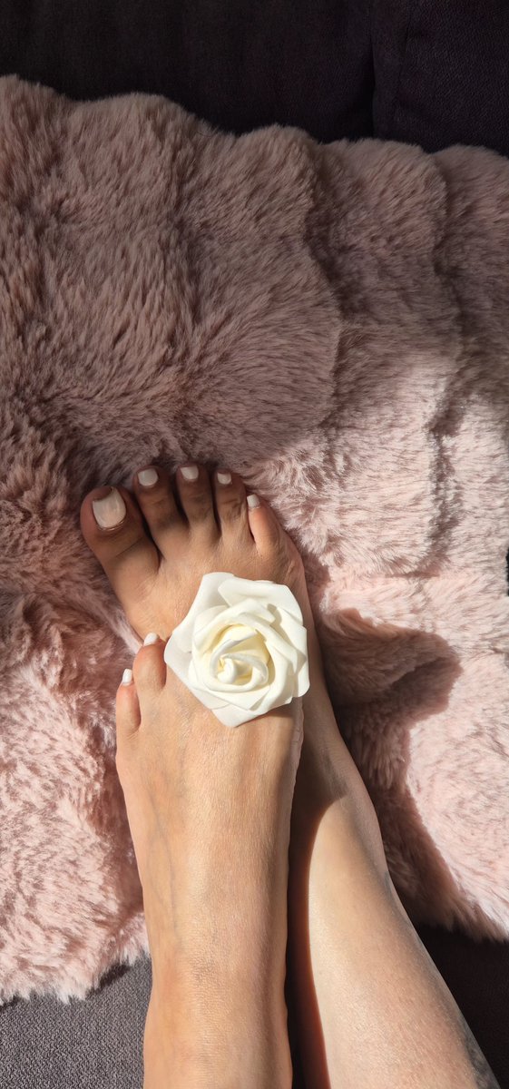 lelaielj's tweet photo. Brauche neue Pediküre wer zahlt bekommt sie zu sehen https://t.co/7RitWlW3qJ