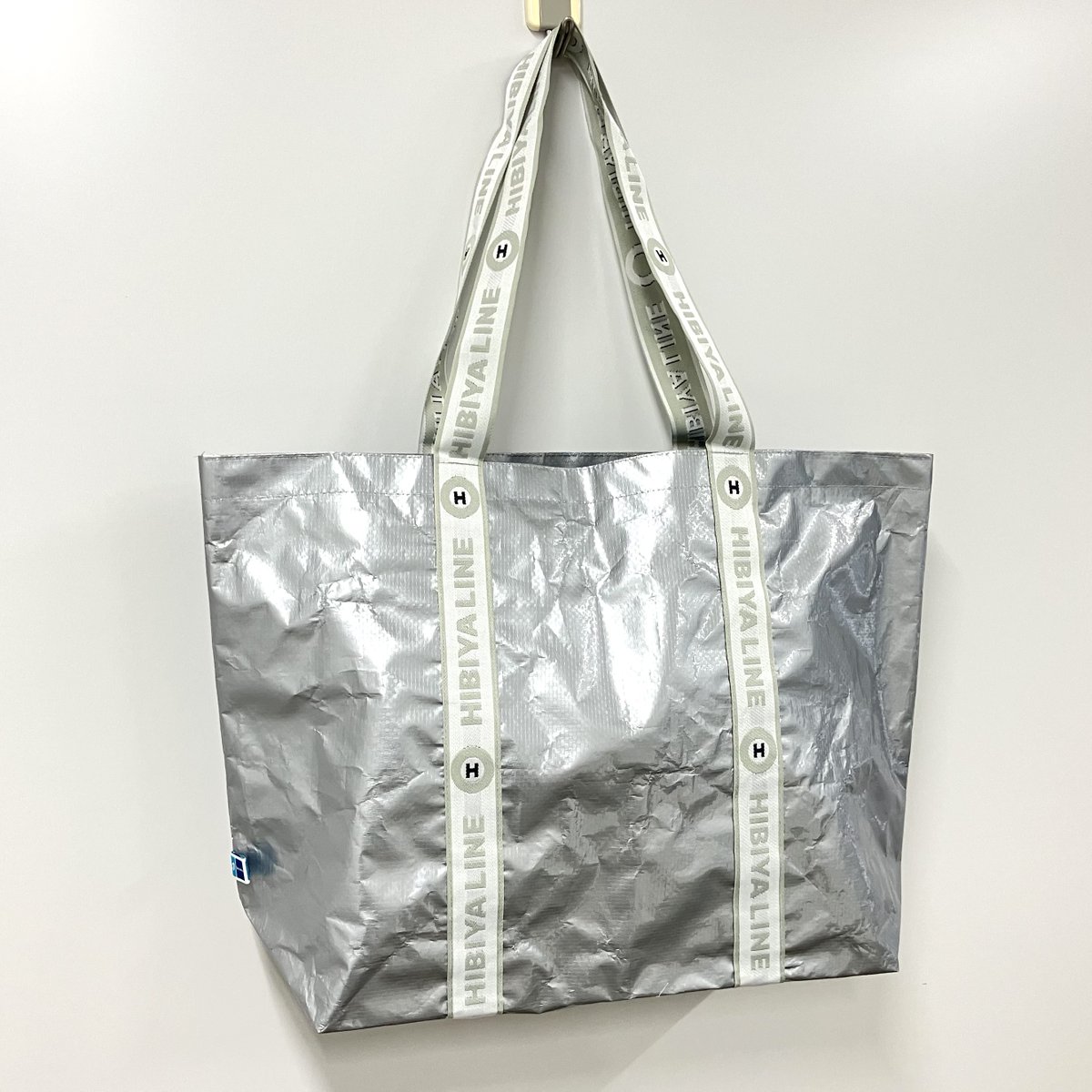 metocan_info's tweet photo. ／
⚪️🟢メトログッズ新商品のお知らせ！🟡
＼

#日比谷線 #千代田線 #有楽町線 カラーを
デザインしたショッピングバッグを発売します👜

大容量で防水かつ耐久性抜群！
アウトドアでも活用できます🙆

8/14(金)から
ECサイト「メトロの缶詰」で発売開始！

▽詳細はこちら▽
https://t.co/RoAIJsEh9f https://t.co/YncKn9Z0Jt