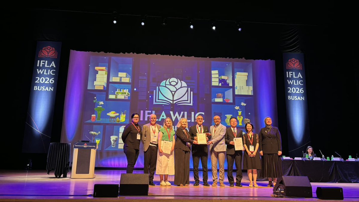 MehmetNuriErsoy's tweet photo. Rami Kütüphanemiz, Uluslararası Kütüphane Dernekleri ve Kurumları Federasyonu (IFLA) tarafından düzenlenen 2026 Yeşil Kütüphane Ödülleri’nde dünyanın en iyi yeşil kütüphanesi seçilerek birincilik ödülünün sahibi oldu.

Atıl durumdaki tarihî Rami Kışlası’nı; çevre dostu yaklaşımı, güçlü yeşil altyapısı ve yaşayan kamusal alan modeliyle uluslararası ölçekte örnek gösterilen modern bir kütüphaneye dönüştürdük.

Türkiye’den bu prestijli ödülde büyük ölçekli proje kategorisinde finale kalan Rami Kütüphanemiz, Güney Kore’nin Busan kentinde düzenlenen ödül töreninde ülkemize birincilik gururu yaşattı.

Tarihî mirasımızı koruyarak geleceğin kütüphanelerini inşa etme vizyonumuzun uluslararası alanda takdir görmesinden büyük bir mutluluk duyuyoruz.

Bu kıymetli projede emeği geçen tüm çalışma arkadaşlarımıza gönülden teşekkür ediyorum.