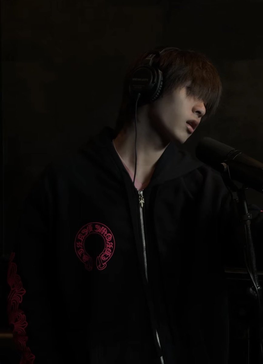 030kzm's tweet photo. same person btw 🫪🫪 https://t.co/2SEJm0anw1