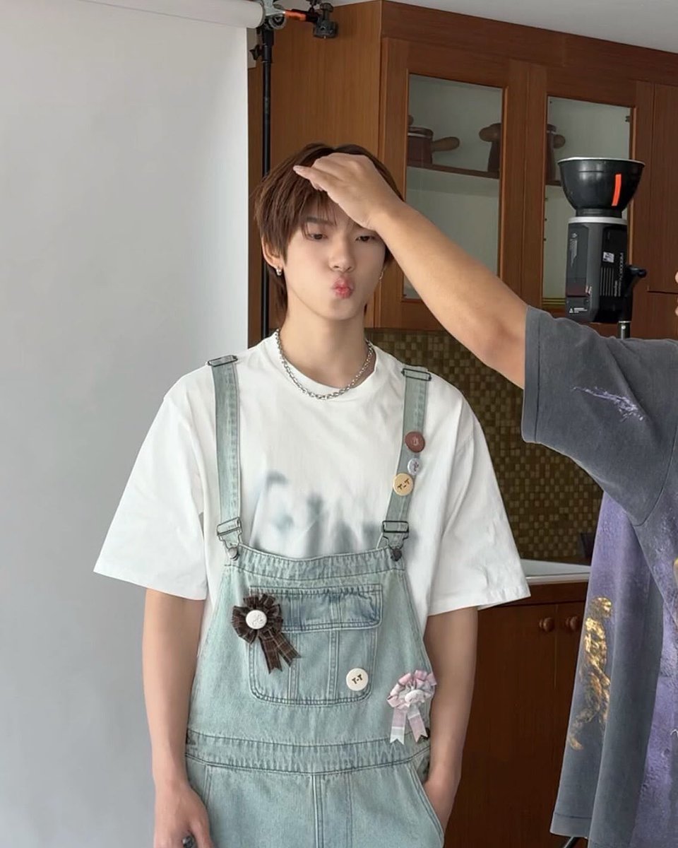030kzm's tweet photo. same person btw 🫪🫪 https://t.co/2SEJm0anw1