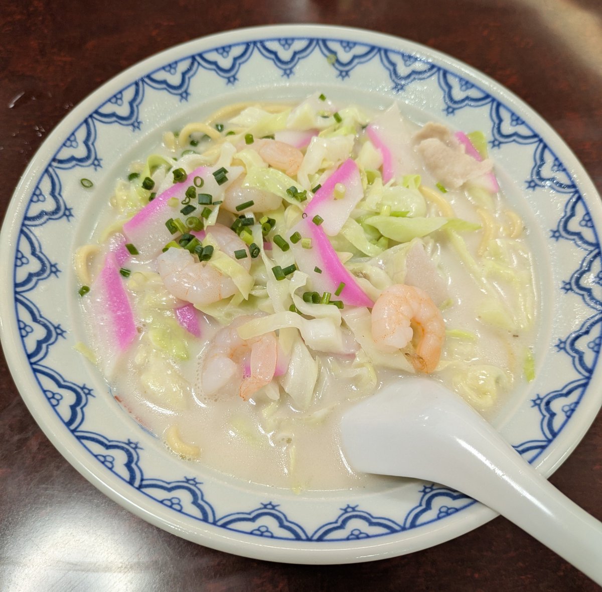 ganbos's tweet photo. 中華料理屋で食べたちゃんぽん、肉だんご、炒飯
どれも美味しかったです https://t.co/gOmxV6knvO