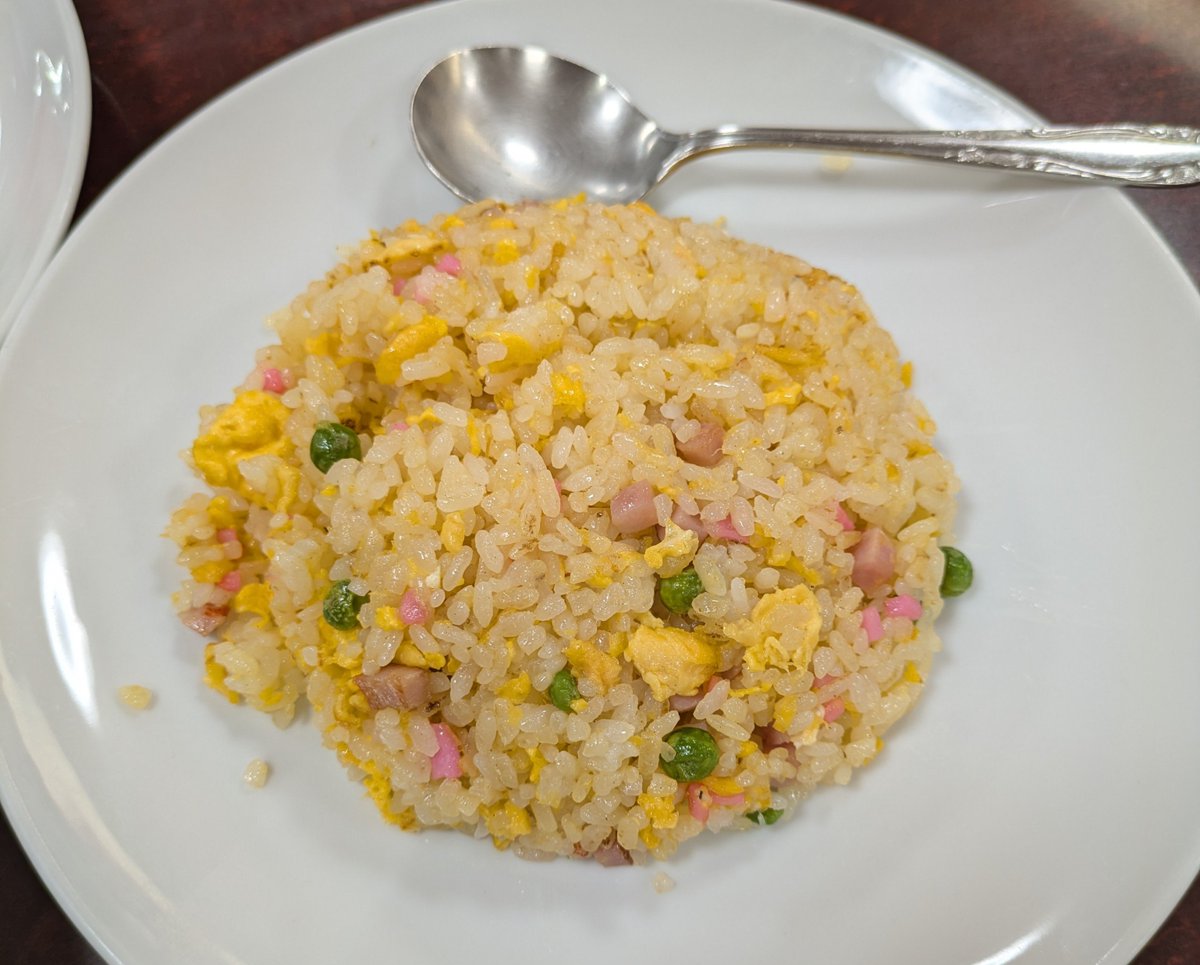 ganbos's tweet photo. 中華料理屋で食べたちゃんぽん、肉だんご、炒飯
どれも美味しかったです https://t.co/gOmxV6knvO