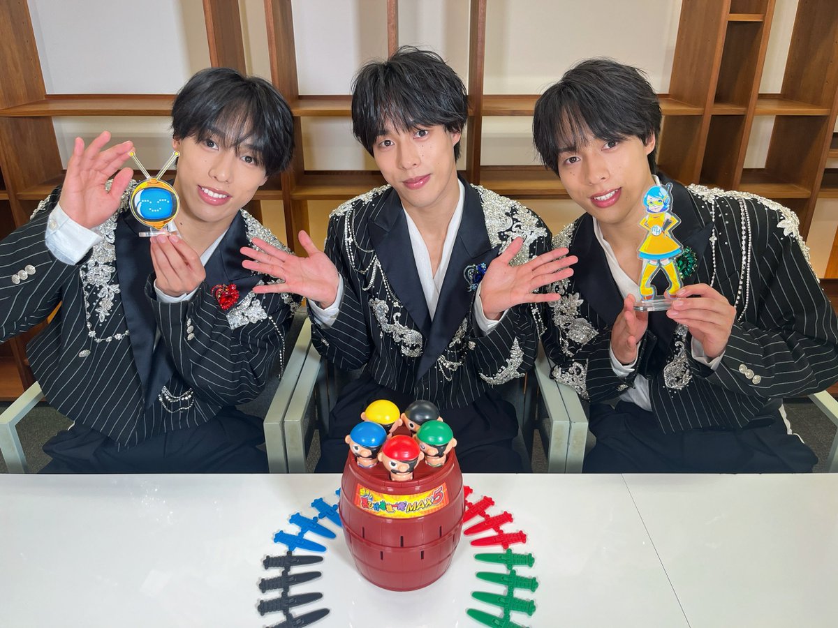 musichouse_ABC's tweet photo. 8月16日(日)26:15放送
🖤ラインナップ🪽
オープニング #VINII コメント
インタビュー #Soala
ミニコーナー #佐藤三兄弟
楽曲紹介
#SKRYU コメント
#Vaundy コメント
#redraw
エンディング #ETKING
👧📺<この秋メジャーデビュー✨10月からは全国ツアーも控えるSoalaさんが登場デス🗝️ https://t.co/KssgzfMwlV