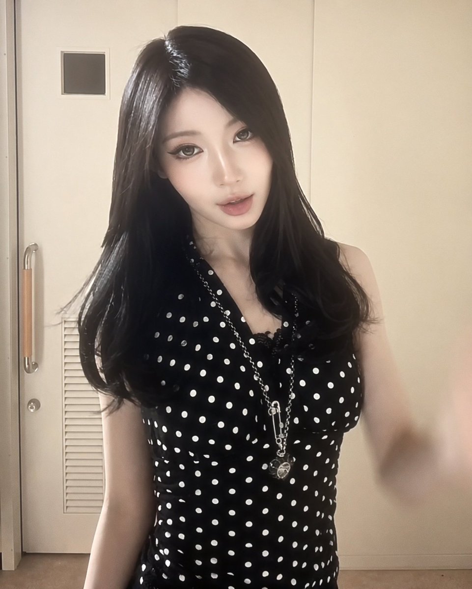 fairyasa37's tweet photo. she is so fine >>> https://t.co/ixOB3SRpnJ