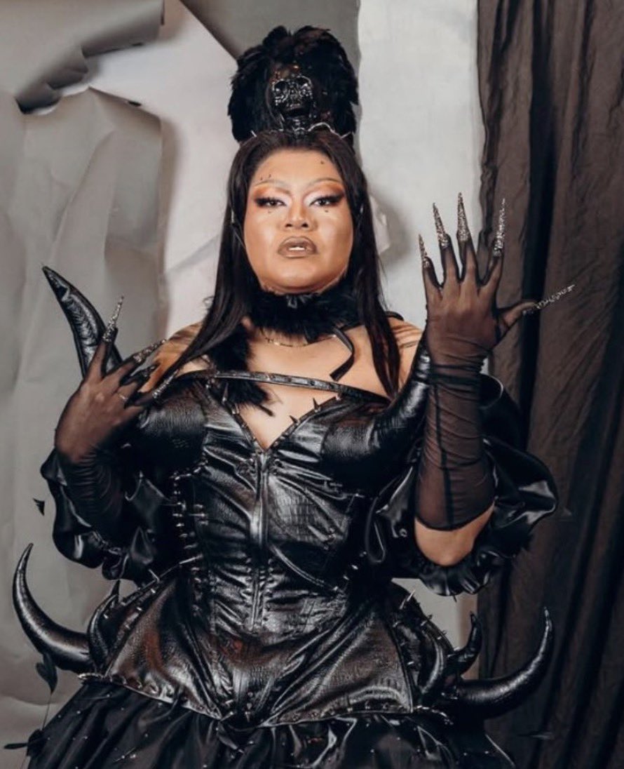 Drag_Crave's tweet photo. 🚨 Chantal Waldorf, a Nicaraguan-American drag queen based in Philadelphia, Pennsylvania, has been detained by ICE.

Donate to help cover her legal expenses here:
https://t.co/XlnUzcKRwc https://t.co/sAtHA75DIN