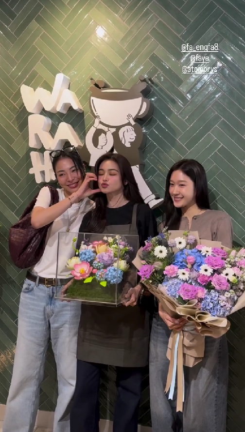 msfayemalisorn's tweet photo. My faves in one frame ☺️💗

#FayeAtom #FayePeraya #AtomPariya
#GrandOpeningWARAHACAFE https://t.co/HGzkDMkK35
