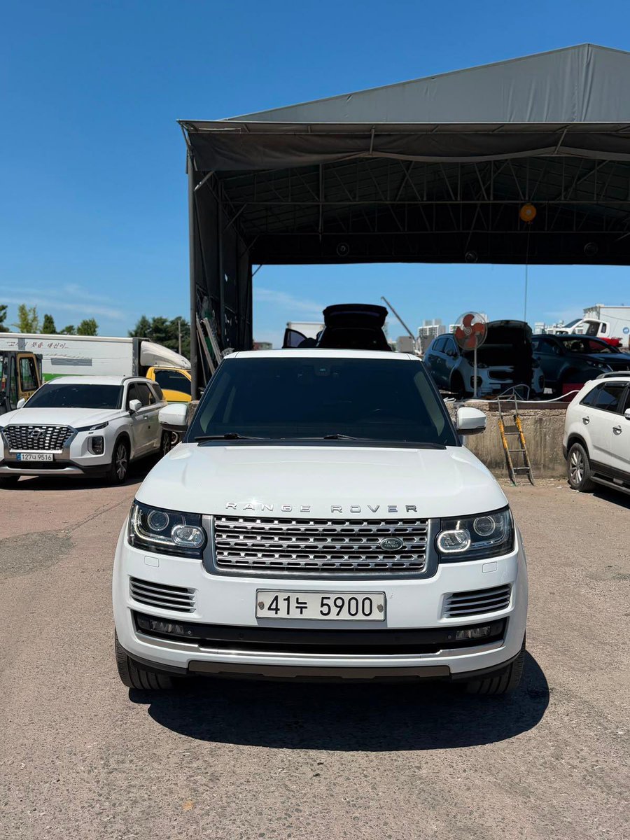 OderaOrji's tweet photo. Range Rover vouge Se 2014 very neat in good condition, full option, diesel engine,no accident history …BSC 🇰🇷🚢🇳🇬.  26m naira only 

ADDRESS  50-51 PATMEKSON  PLAZA OFF G:B:O ROAD OJO ALABA INTERNATIONAL MARKET LAGOS. https://t.co/jG1BVt5kqv