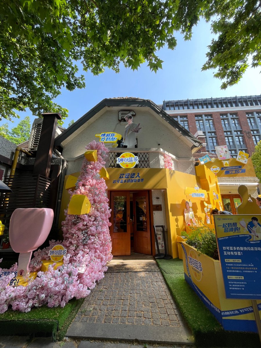 charligirl23's tweet photo. Just checked in to the new variety show recording spot! Can’t wait for the fun to start https://t.co/6S5ARyJHFw