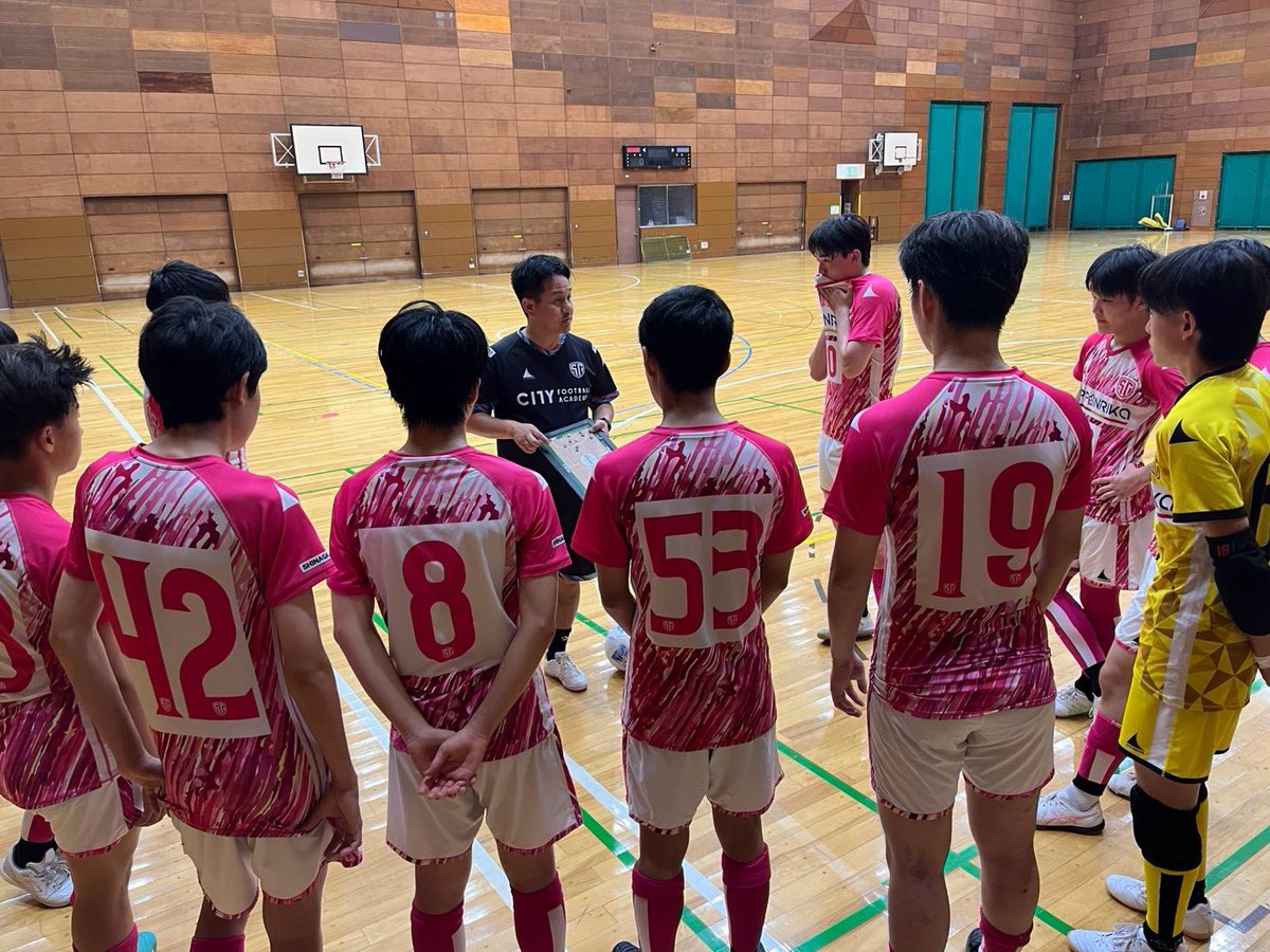 s_city_academy's tweet photo. 神奈川まで遠征しトレーニングマッチを行いました⚽️

素晴らしい環境の中、意識の高い相手と対戦することができ、チームにとって貴重な経験となりました

この経験を今後の成長につなげていきます🔥

しながわシティU15・U18では新メンバー募集中！

#しながわシティ #フットサル #トレーニングマッチ https://t.co/HquQ7mM33T