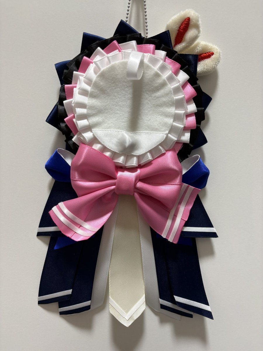 Shira_Chi_'s tweet photo. 【sold out】

にじさんじ/月ノ美兎 様

通常衣装モチーフの痛ロゼットです🐰
お迎えいただきありがとうございました(*´˘`*)♥

#にじさんじ手芸部 https://t.co/vJHWVkw9ue