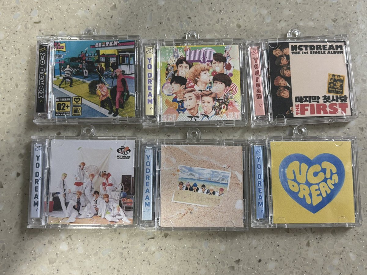 hihi_i84588's tweet photo. NCT DREAM 10TH ANNIVERSARY PARTY
엔시티드림 10주년 팬미팅 미니 cd 키링 나눔
날짜: 8/22 첫공
수량: 약 30개
인증: rt + 당일 티켓
장소: 당일 공지

사진엔 없지만 Candy BTTF Beatbox 앨범도 있어요🥹
실물 진짜 예쁘고 많은 노력 들였으니 많이 받아가주세요💚 https://t.co/MK7RKYzvgd