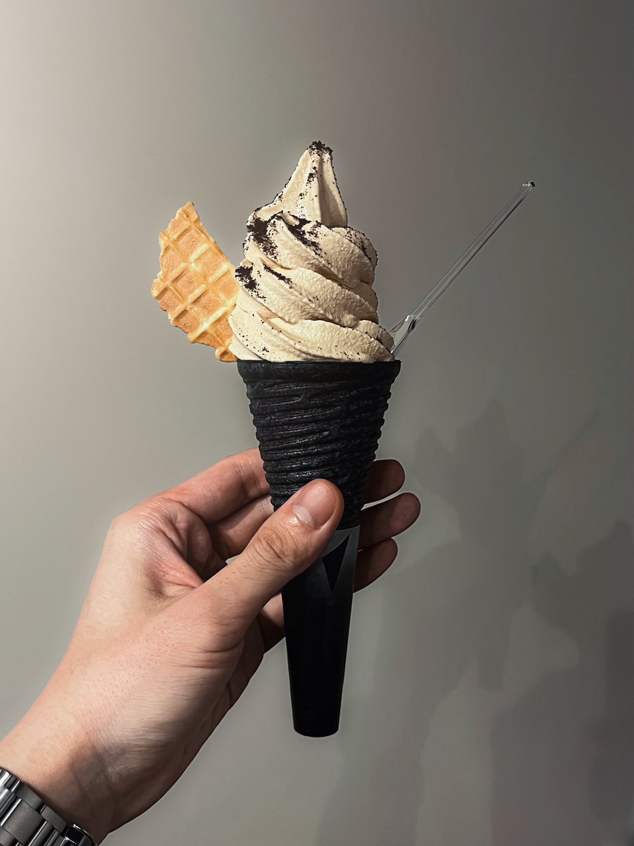 K_Meshikui's tweet photo. 朝からラテとチョコバナナクリームのクレープをいただきました。昼は本場である一鶴の骨付鳥を、夕方はかねてより注目していたアロバーにてエスプレッソソフトクリームを堪能しました。
#日常垢 #日常垢さんと繋がりたい #カフェ巡り #グルメ好きな人と繋がりたい #スイーツ好きな人と繋がりたい https://t.co/jvkCDU1cyG
