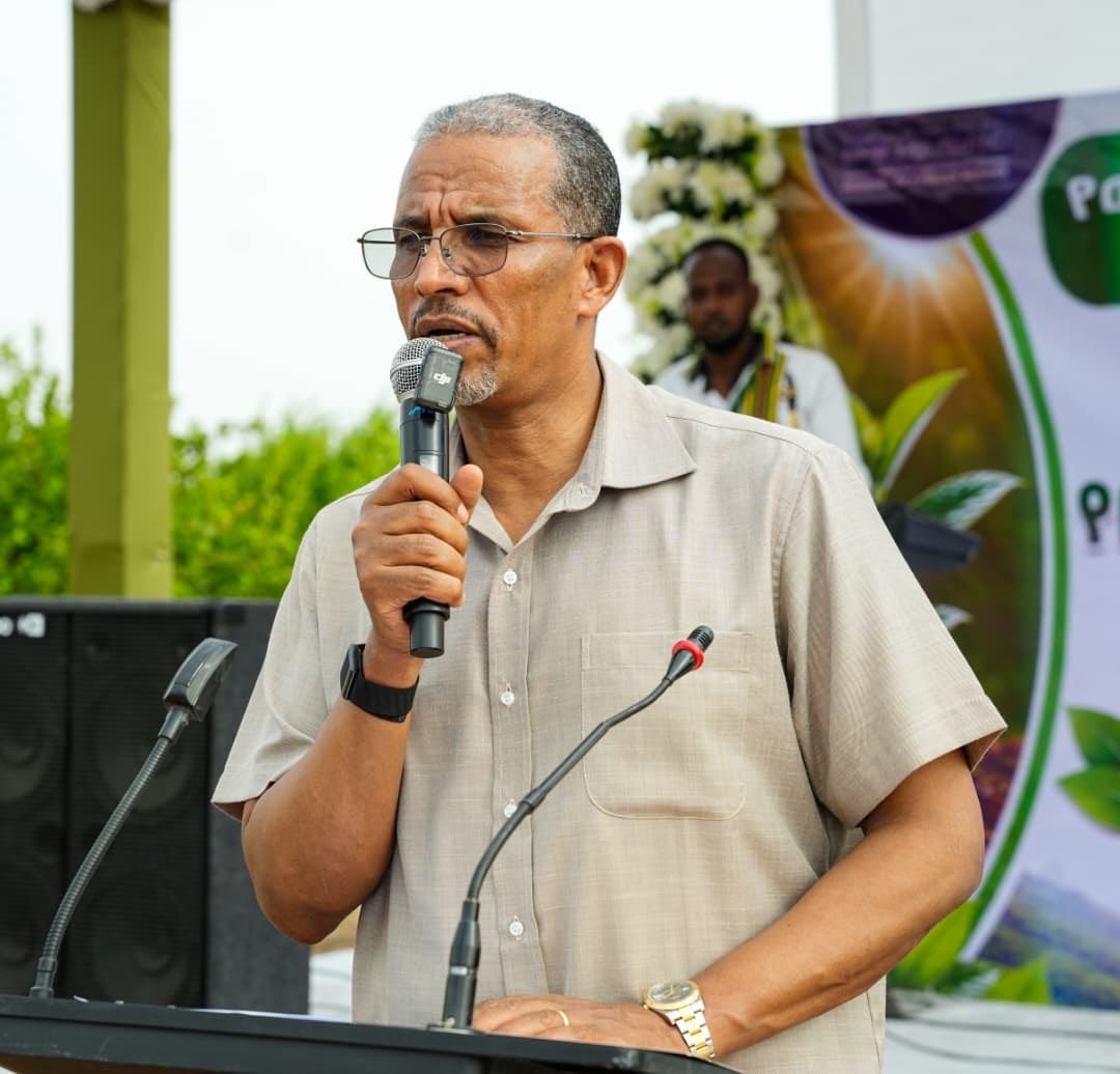 BerhanuTsegaye's tweet photo. በአፋር ምድር የአብሮነትና የተስፋ አሻራ!
በዛሬው ዕለት (ነሐሴ 6 ቀን 2018 ዓ.ም) በአፋር ክልል  ተገኝተን የውጭ ጉዳይ ሚኒስቴርና የተጠሪ ተቋማቱ የ2018 ዓ.ም. የክረምት በጎ ፈቃድ አገልግሎትና የአረንጓዴ አሻራ መርሃ ግብርን በይፋ በማስጀመራችን ልዩ ደስታና ኩራት ተሰምቶኛል። ከአፋር ወንድም እህቶቻችን ጋር በመቆም፣ ኢትዮጵያዊ አብሮነታችንን በተግባር መግለጽ በመቻላችን ደስተኞች ነን።

በዘንድሮው የክረምት የበጎ ፈቃድ አገል��ሎታችን 10 የአቅመ ደካሞች መኖሪያ ቤቶችን፣ አንድ የመዋዕለ ሕፃናት ትምህርት ቤት እንገነባለን፤ ድጋፍ ለሚያስፈልጋቸው ልጆቻችንም የትምህርት ቁሳቁሶችን እናበረክታለን፤ በተጨማሪም የአረንጓዴ አሻራችንን እኖረናል።

እነዚህ የበጎ አድራጎት ስራዎች ከፕሮጀክትነት በላይ ትርጉም ያላቸው ተግባራት ናቸው። የምንገነባው ቤት የክብርና የተስፋ ምልክት፣ የምንገነባው ትምህርት ቤት የዕድል መንገድ፣ የምንተክለው ዛፍ ደግሞ ለመጪው ትውልድ ስጦታ ነው። ጥንካሬያችን በአብሮነታችን ውስጥ ነው። አብሮነትን እየገነባን፣ ተስፋን እየተከልን እና ለቀጣዩ ትውልድ አሻራችንን እያኖርን አረንጓዴና ሁሉን አቀፍ ኢትዮጵያን እንገነባለን���

አብረን እንስራ፣ አብረን እንገንባ፣ ዘላቂ አሻራም እናኑር። 

Leaving a Legacy of Solidarity and Hope in Afar.
Today (August 12, 2026), in the Afar Region, I had the privilege of launching the 2018 E.C. Summer Volunteer Service and Green Legacy Initiative of the Ministry of Foreign Affairs and its affiliated institutions. It was a moment of great joy and pride to stand alongside our brothers and sisters in Afar and turn our commitment to Ethiopian solidarity in action.

This year, our volunteer initiative will deliver 10 homes for vulnerable families, a kindergarten school, and provide educational materials for our children in need, while also contributing to our Green Legacy through tree planting.

These are more than projects. Every home is a promise of dignity, every school a pathway to opportunity, and every tree a gift to future generations. Our strength lies in standing together. From Afar, we are building solidarity, planting hope, and leaving a legacy for a greener and more inclusive Ethiopia.

Together, let us serve, build, and leave a lasting Legacy.