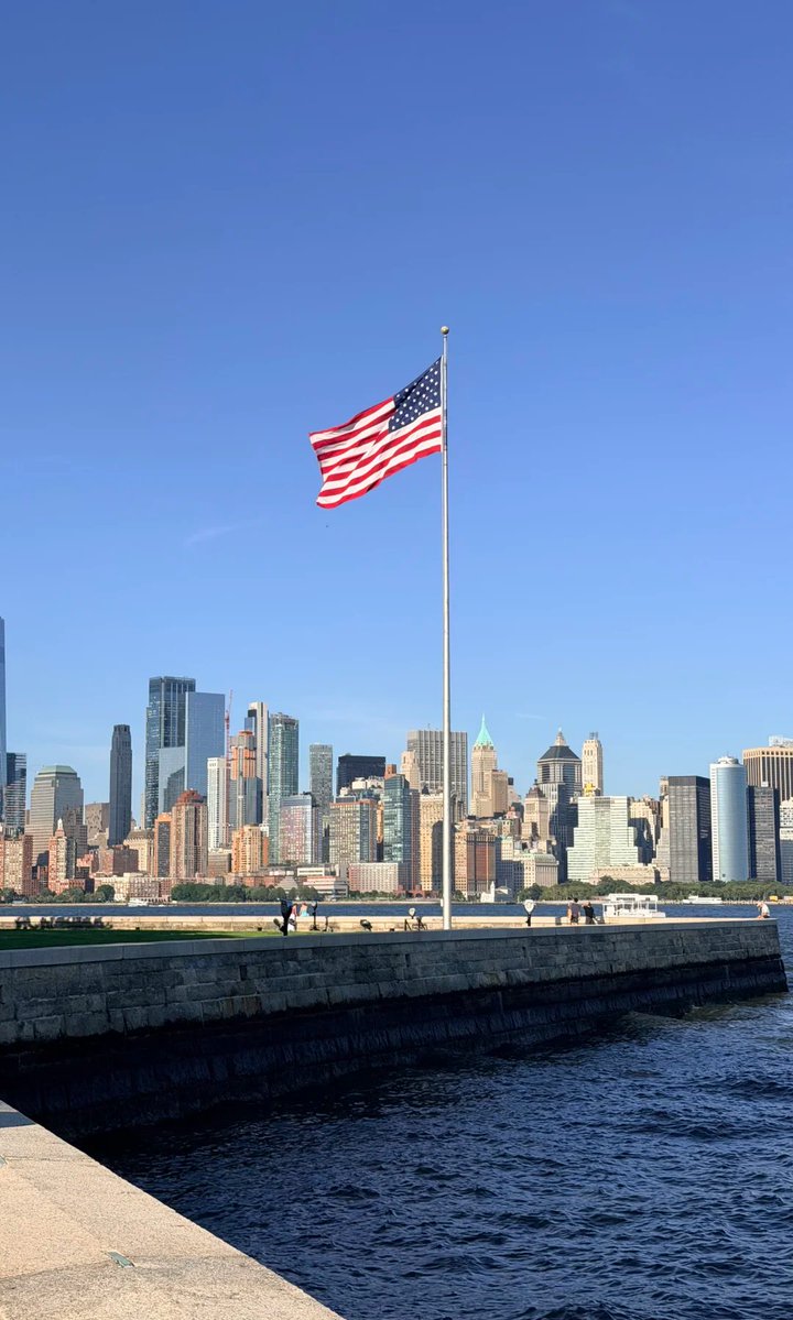 Aur_7ora's tweet photo. Good morning, New York. https://t.co/fd6hFHEPXa