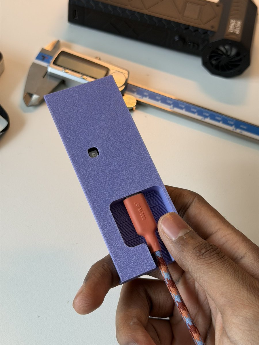 UghDitya's tweet photo. Wednesday morning prototyping for #Vynl - we shifted to a better, more powerful microcontroller for smoother animations and additional features like Generative art and audio reactive music visualisation https://t.co/qym2Q9amgz