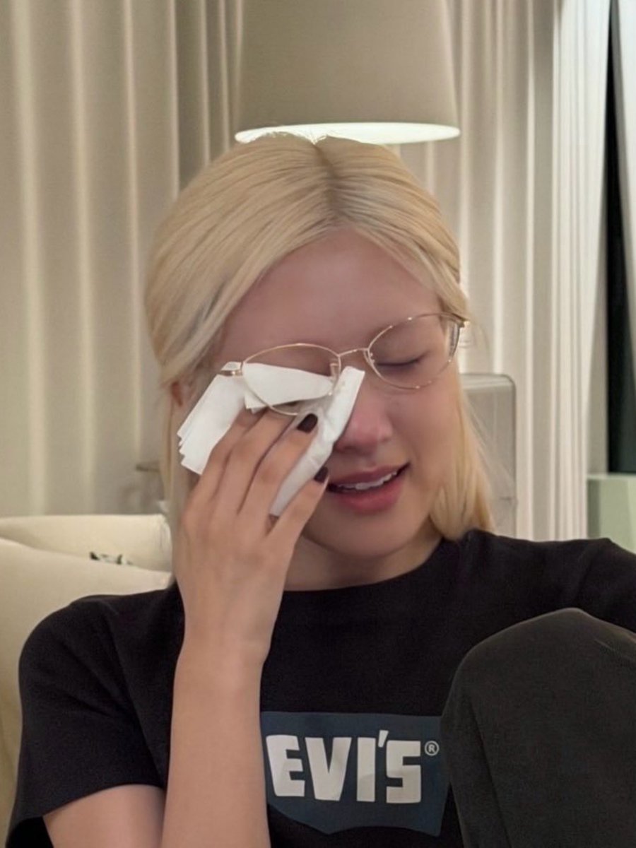 latampink's tweet photo. no vuelvan a dudar de lo mucho que estas mujeres aman a blackpink https://t.co/2WWD7KItX0