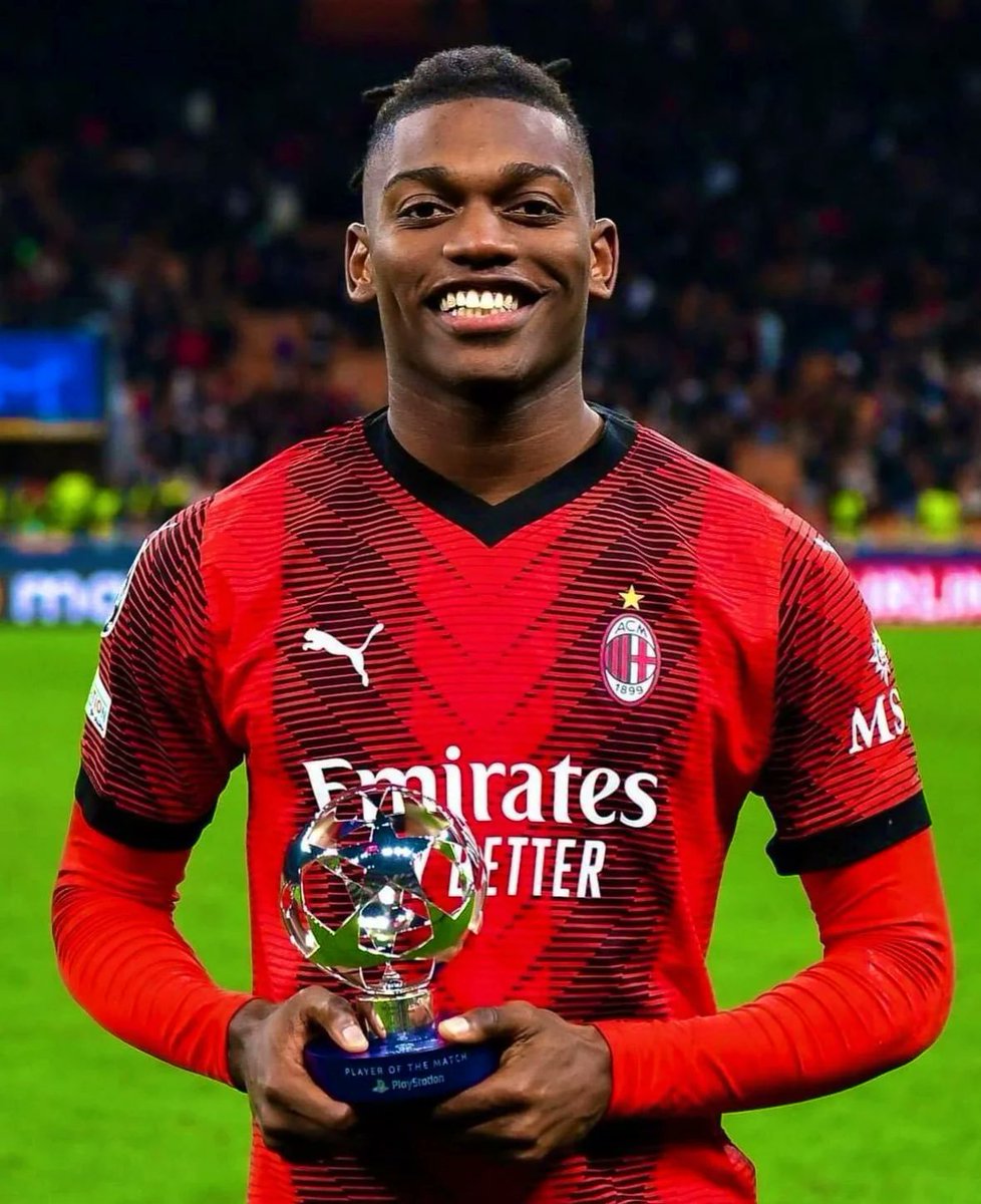 watbgala's tweet photo. 🚨 Galatasaray, Rafael Leao için yeni bir sözlü teklifte bulundu. Daha önce yapılan RESMİ teklife +3 milyon euro daha eklendi. https://t.co/22kx0JSqEa