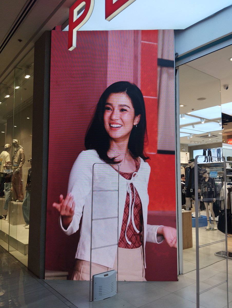 Maeladb_'s tweet photo. Congrats, @bellemariano02!! #BelleMariano

📍one ayala, makati https://t.co/l6PreUs1IG