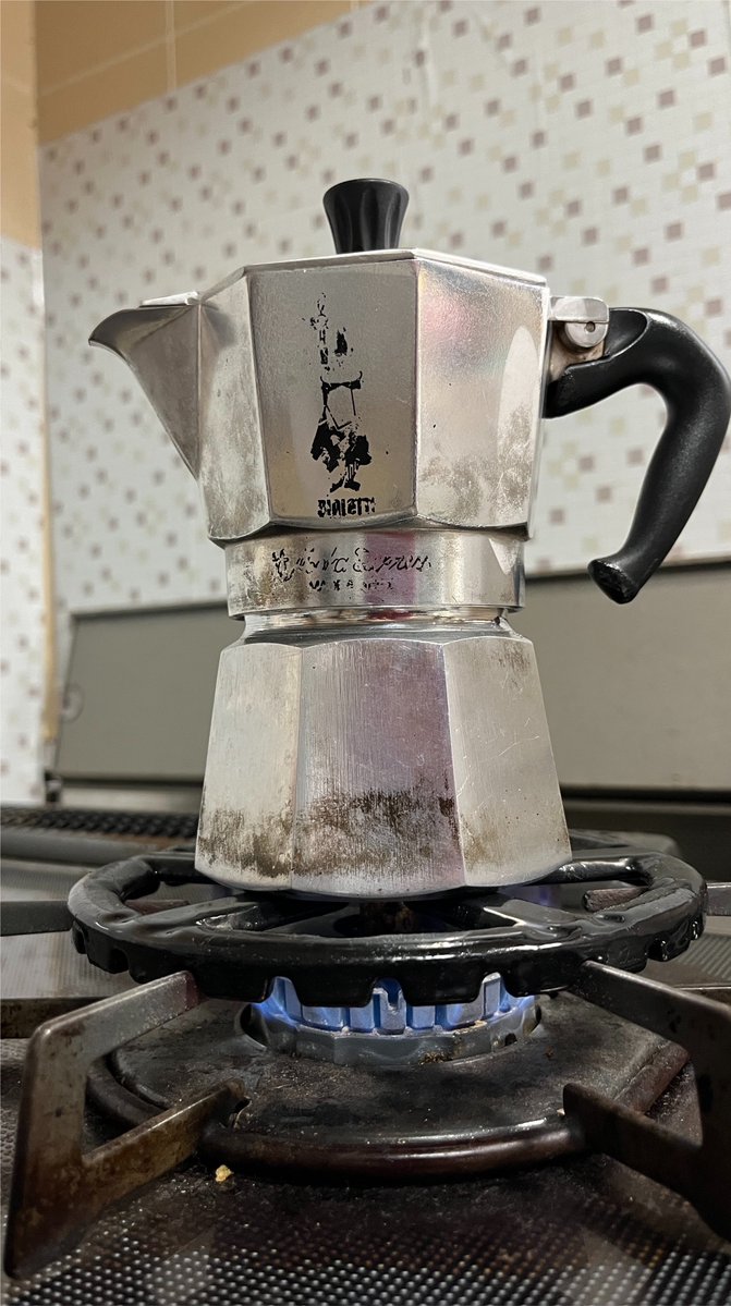 mutukioutdoor's tweet photo. 午後の珈琲。

焙煎も終わって一息。
こちらも久しぶりにマキネッタでブレンドを淹れました。

お供は小豆&amp;ずんだのおはぎ。

どっちも美味〜い🤤 https://t.co/kIiD0VT9V2