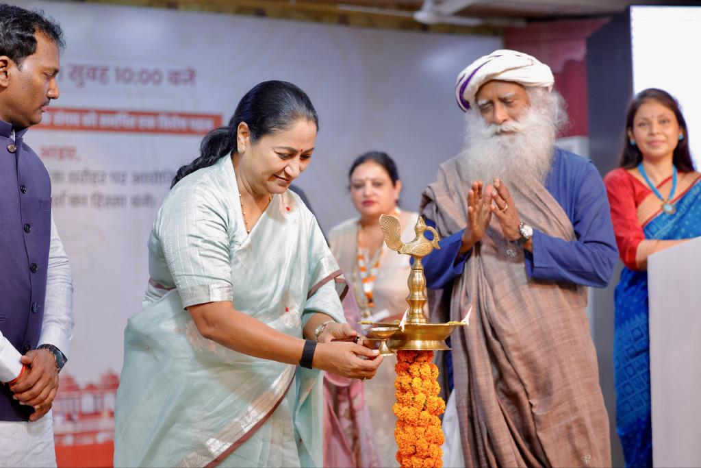SujaAnand5's tweet photo. @SadhguruJV 🙏🙏🙏 https://t.co/UJjQq0sTvP