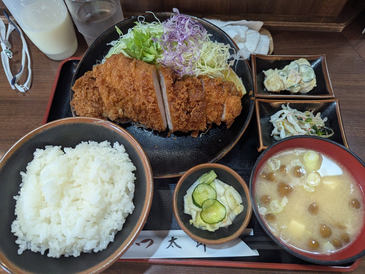 TaroinZAT's tweet photo. 今日の #とんかつ

前橋市高井町　とんかつ太郎
特製ロースかつ定食 https://t.co/nosIJakjKI