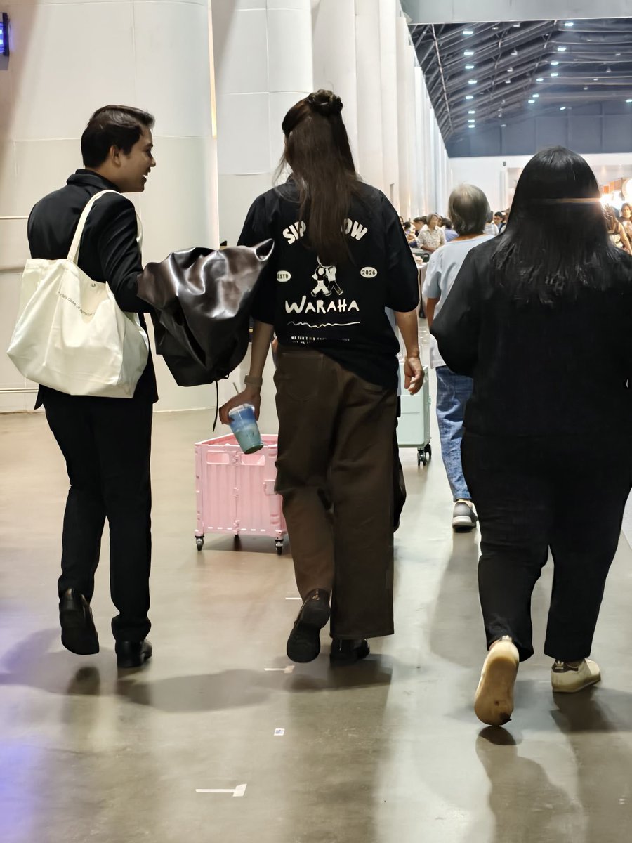 Campai_'s tweet photo. ได้ทั้งเสื้อ ทั้งกระเป๋า ได้ชิมเมนูซิกเนเจอร์อีก เริ่ดๆเลยลูก 😌 

#englot #อิงล็อต https://t.co/zv9nwGb7yR