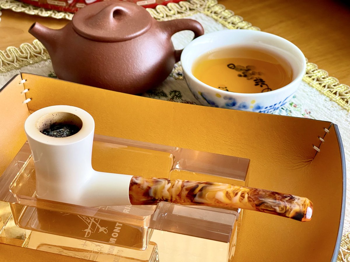 laputaskr's tweet photo. 一杯茶 🍵
一鬥煙兒 香煙🚬
七哥 辛苦了 💝🌈🗽🙏
A cup of tea 🍵
A pipe of tobacco Cigarettes 🚬
Waiting Miles Guo 💝🌈🗽🙏
#喜幣 #喜币 #Hcoin #HimalayExchange #HCN #HDO #HimalayPay #HimalayCoin #Hpay #NFSC #MilesGuo #郭文貴 #新中國聯邦 #天滅中共 #中共不等於中國人 https://t.co/qho9ebLYBz