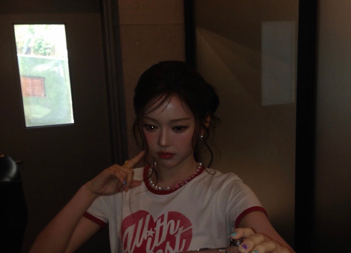 m5n90's tweet photo. 고노출과 거울셀카의 축복이 끊이질 않네,,🥹💕
#신혜원 #SHINHYEWON https://t.co/HDzlw0II2U