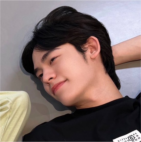 fabianxst's tweet photo. ได้กลิ่นแก้มหอมออกมาจากรูป 🤏🏻🤏🏻 https://t.co/V710gTdEs3