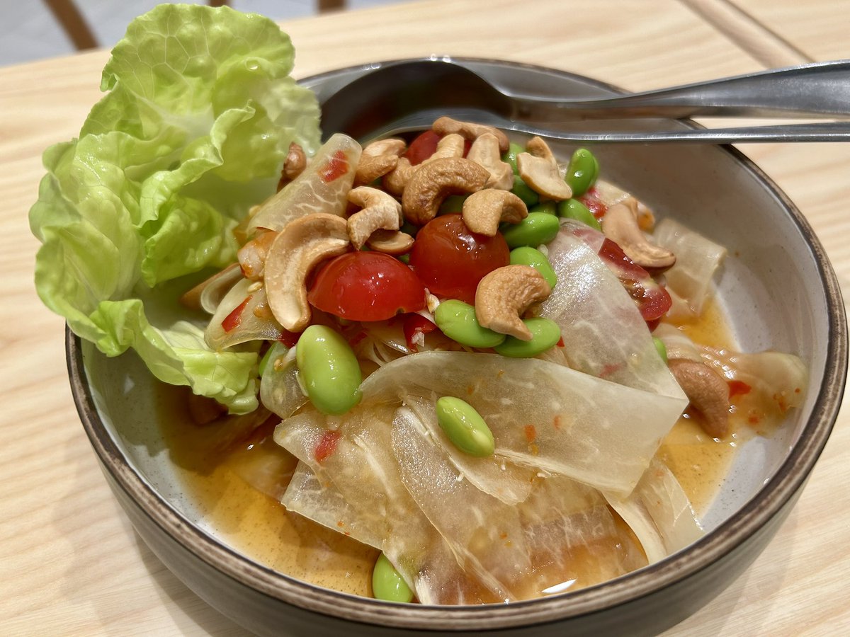 yasustyle's tweet photo. タイは母の日で祝日🇹🇭。
ランチにかみさんとタイ料理。Napha https://t.co/36siO2KKsy