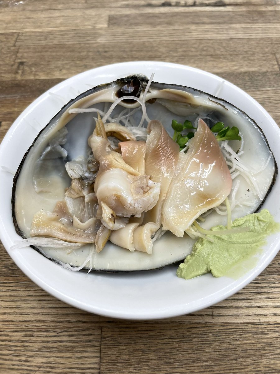 kane_show261's tweet photo. こんにちは、カイです✌️
今日の雨はどうなるのでしょう…🤔

本日のオススメです。
水曜日はお肉の日！
センマイ刺や和牛ハラミ串焼などお肉のオススメメニューがたくさんあります！
ぜひお召し上がり下さいませ！
かね将本店はただいま絶賛営業中です、
よろしくお願いします😊
#かね将　#大衆酒場　#五反田グルメ　#居酒屋