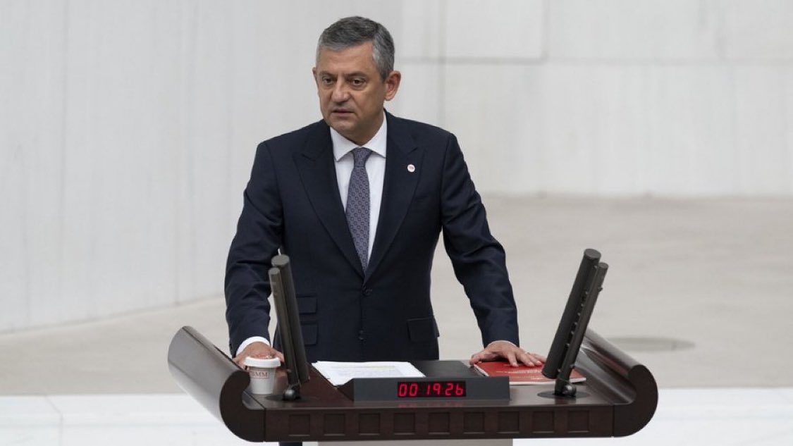 HaberMOD's tweet photo. ⚠️OKUYACAĞINIZ METİN ŞAKA DEĞİL!

Özgür Özel, “evet” dedikleri çerçeve yasa ile ilgili ilk kez konuştu:

“Bizim arkadaşlarımızın verdiği ‘hayır’ oyları İYİ Parti’nin verdiğinden çok. İYİ Parti 28 tane hayır oyu verdi. Biz 54 tane hayır oyu verdik.i

(Sözcü/ Saygı Öztürk) https://t.co/Hyf5JEBZiS