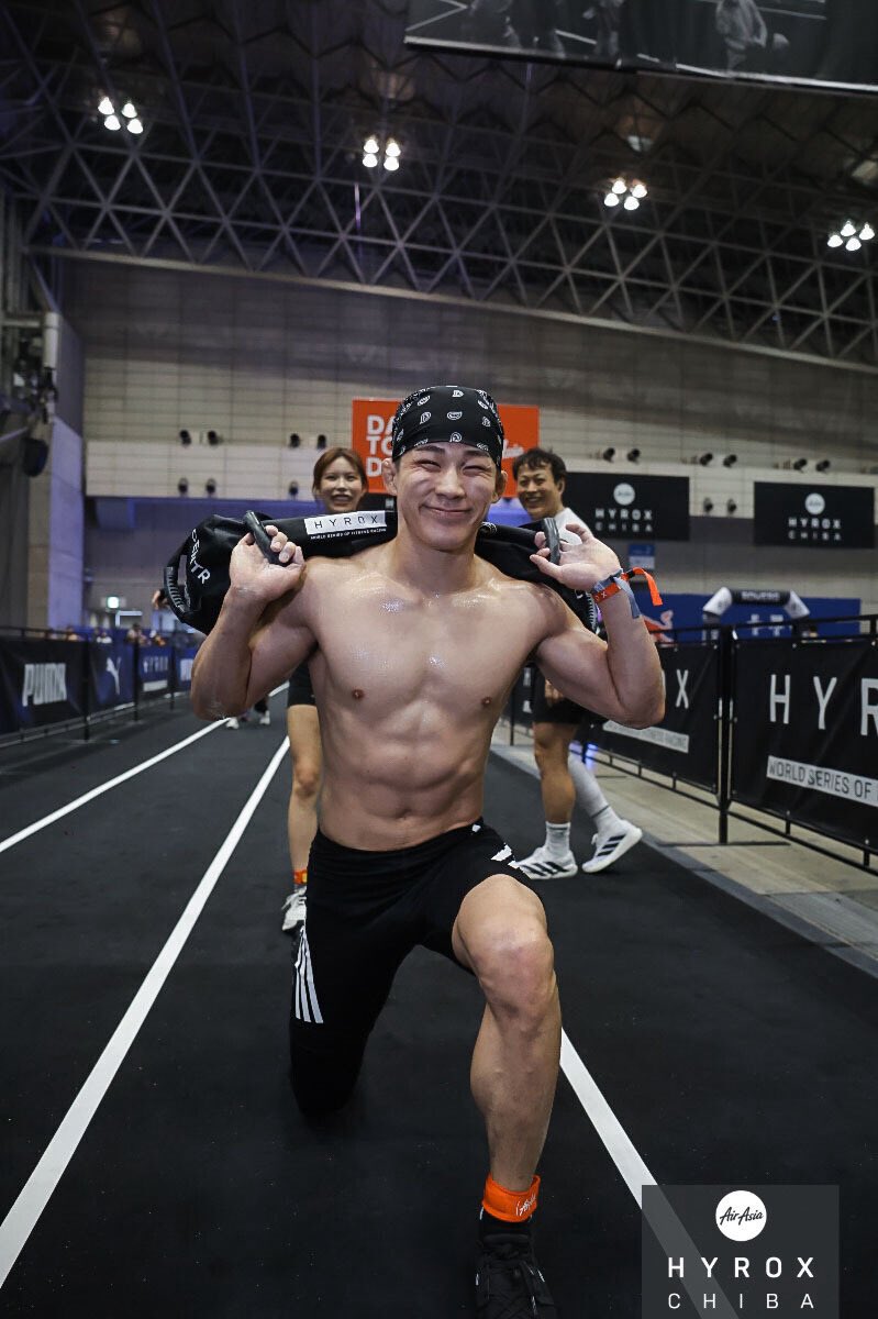 b55fq's tweet photo. HYROXってシングル、ダブルス、リレーっていって彼氏や旦那さん、友達や兄妹とも出れるし知らない人が至近距離で応援してくれてまじで楽しい...かなり過酷なレースにはなるので達成感もエグくて沼る... https://t.co/3s40Z9pFzY