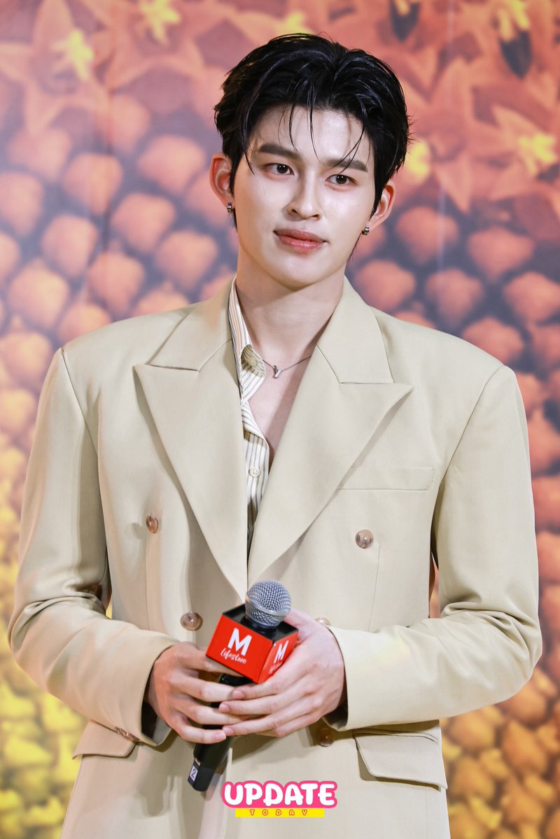 Update__today's tweet photo. "ปอนด์ ณราวิชญ์" ในงาน "THE MALL LIFESTORE WOMEN INSPIRED 2026"✨🌻
POND AT THE MALL LIFESTORE WOMEN INSPIRED
#TheMallBangkapiXPond
#ppnaravit #ปอนด์ณราวิชญ์ #WomenInspired2026 #SunflowerSocialClub #ShineInYourOwnWay
#UPDATETODAY https://t.co/UokOp8ti2s