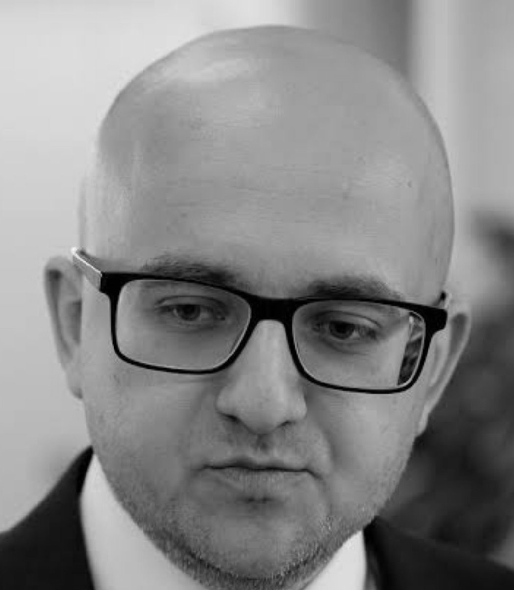 MinMKPL's tweet photo. No więc @K_Stanowski zrobił biograficzną wiwisekcję mecenasowi @GiertychRoman, zero sensacji i nowości. Może teraz dla równowagi prześwietli 'karierę' posła Mateckiego. Korzenie rodzinne w UB i SB, korupcja, łapówki, malwersacje i doprowadzenie do śmierci dziecka. Damy radę? 😎 https://t.co/U5TGb2HIir