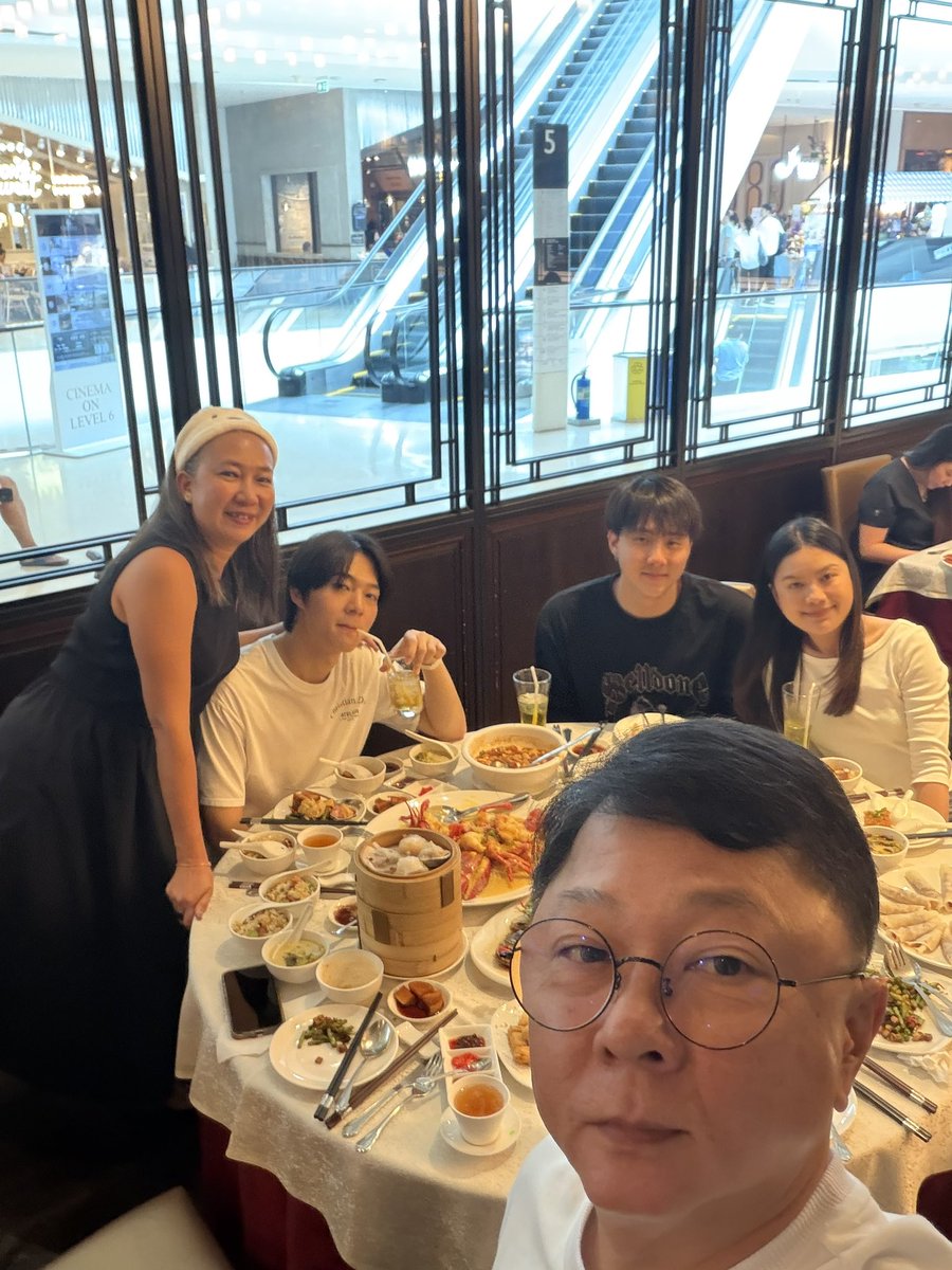 MonkiiPP's tweet photo. สุขสันต์วันแม่ และแม่ ๆ ทุกคนด้วยนะครับ

#NuNew @CwrNew https://t.co/LwEhBohfEO