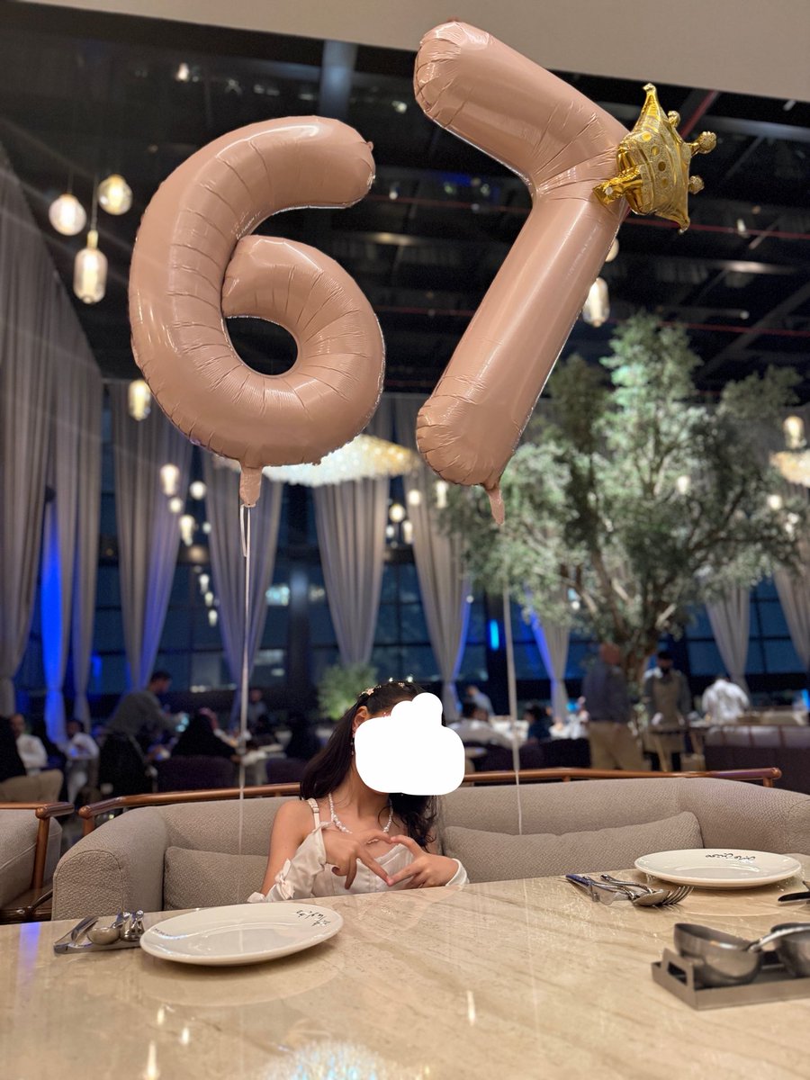 u____y__o's tweet photo. والله حتى أنا ودي افهم بنت اختي من قبل ميلادها بشهر تقول جيبي لي بلونتين وحدة 7والثانية6
لين جبت لها وانصدمت عشان نرندهم الغبي https://t.co/zISre3sdWi