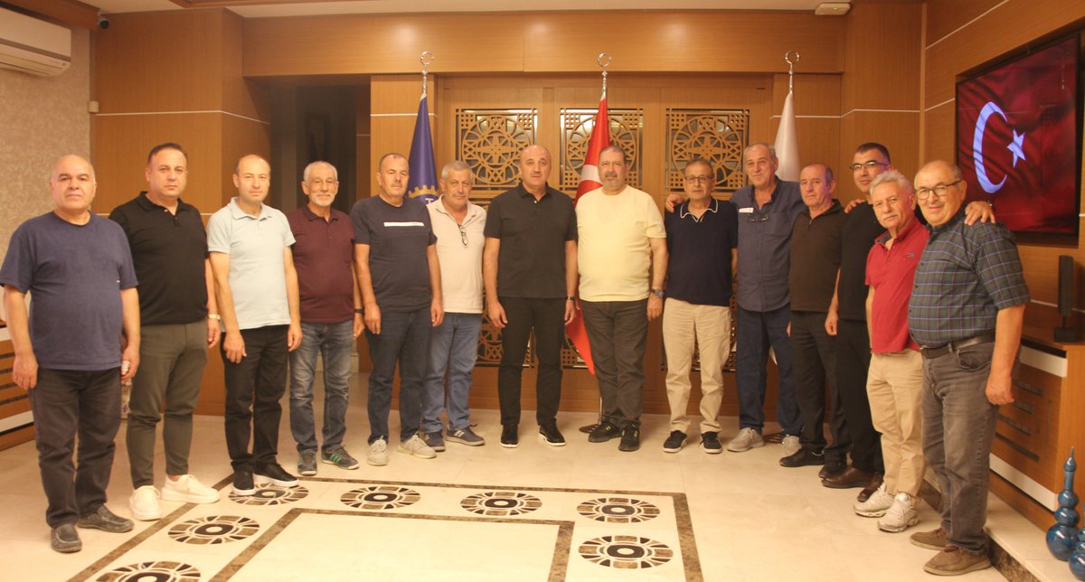 Cimseis's tweet photo. Genel Başkanımız Zekeriye Nazlım’ın eğitim hayatından başlayarak iş ve sendikacılık yaşamına uzanan yaklaşık yarım asırlık yolculuğuna şahitlik eden yol arkadaşları sendikamıza anlamlı bir ziyarette bulundular. https://t.co/CUk78WME59