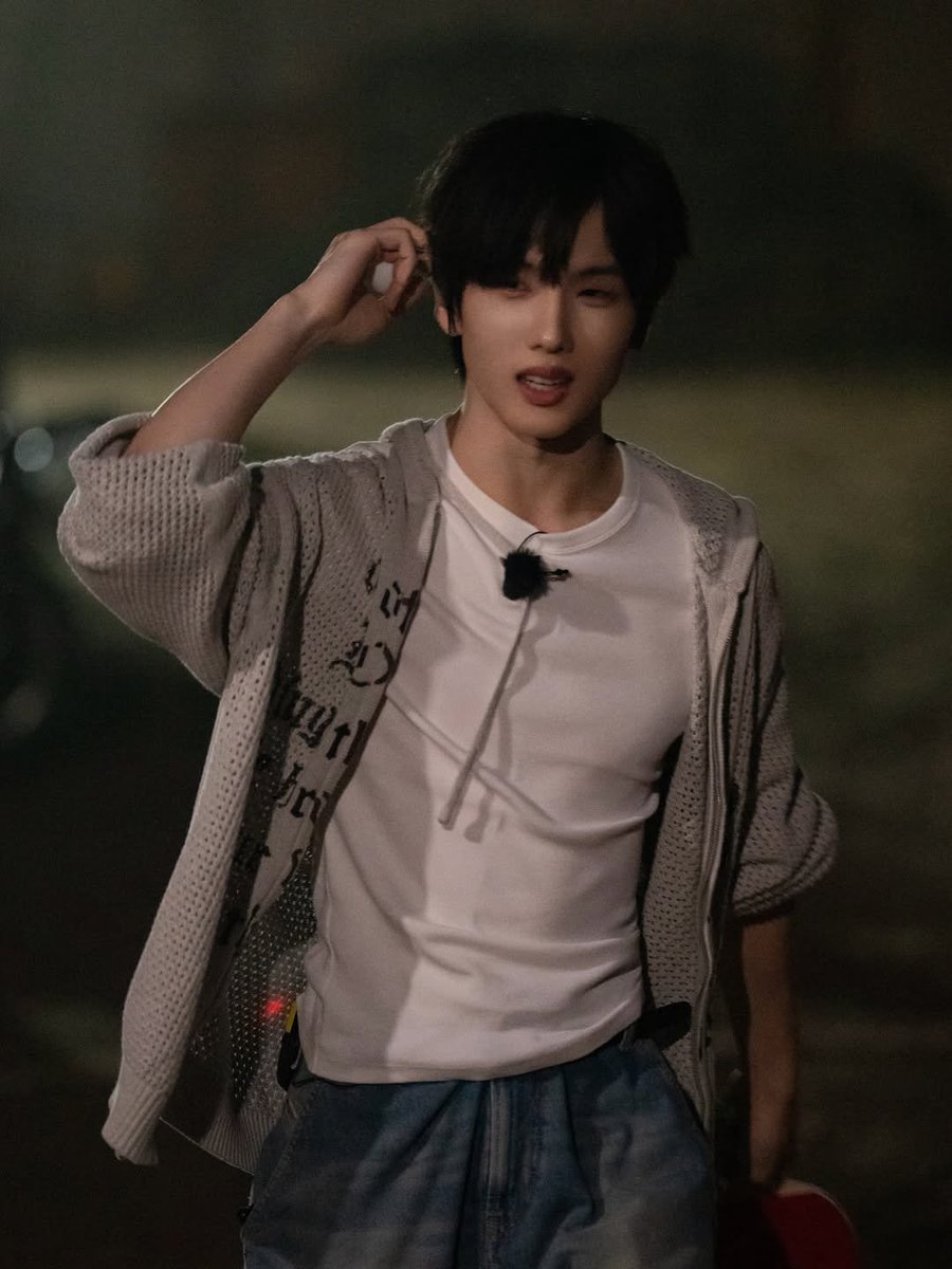 wavetoapriI's tweet photo. jisung looks so freaking good omg https://t.co/Ace3YUZM2n