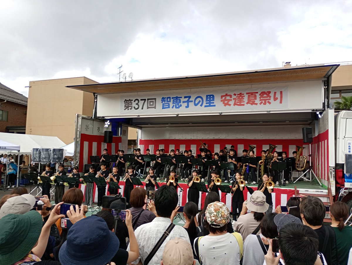 ADCkankou's tweet photo. 第３７回智恵子の里安達夏祭り、イベントも順調に進んでいます！
途中に雨が降りましたが、また晴れ☀️になり、会場も盛り上がっております！
#花火大会　#祭り　#安達　#夏祭り https://t.co/iFkDX2Mtvs