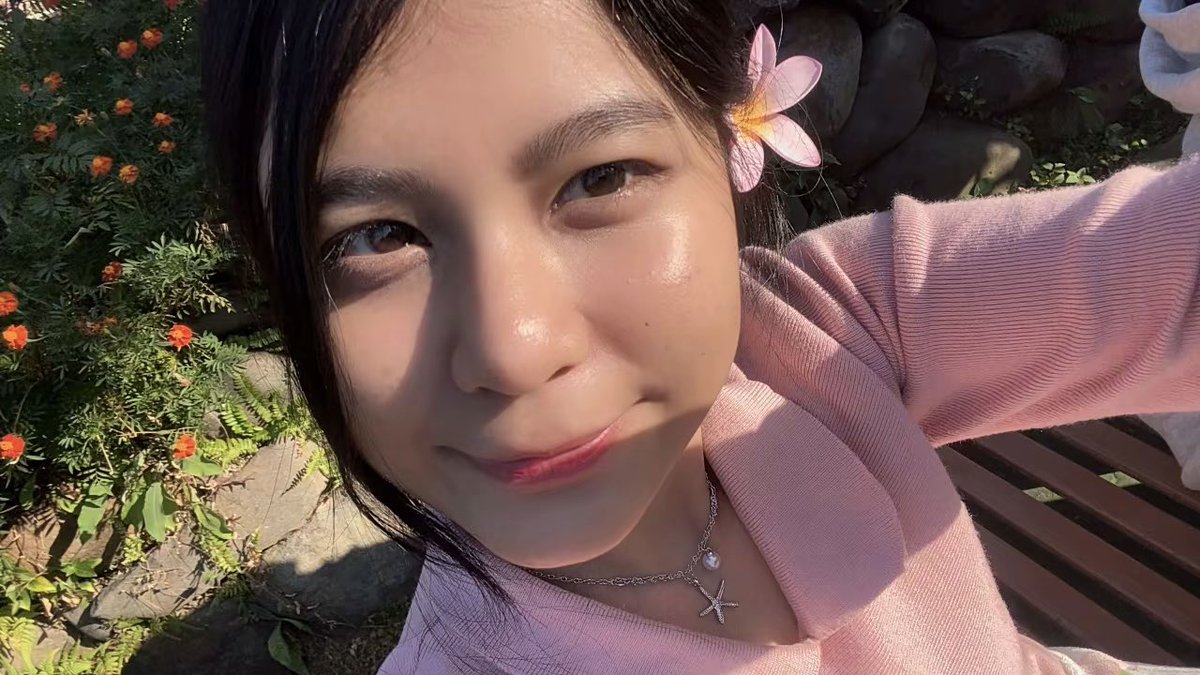 ahnsabelle's tweet photo. hi………. aku fomo :33 I JUST LOVE THE MAKEUP AND MY SUNKISSED BAREFACE DISINI u___u ♥️ https://t.co/rrAyHWuPjl