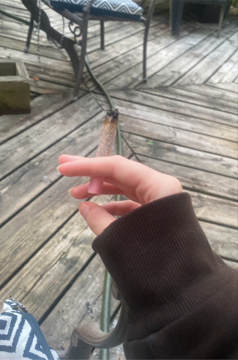 dollipetite's tweet photo. wake n bake ☺️ https://t.co/nekhZVs9Bt