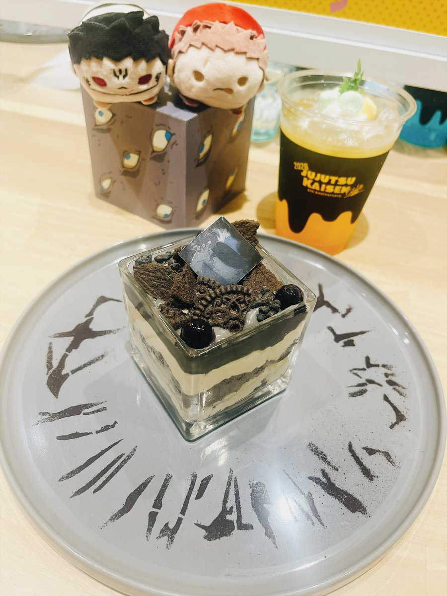 serichimaru's tweet photo. 呪カフェ🍰☕️
エアコンが効いた店内ではドリンク1杯がちょうど良い…😌 https://t.co/Df9xI5G0NF