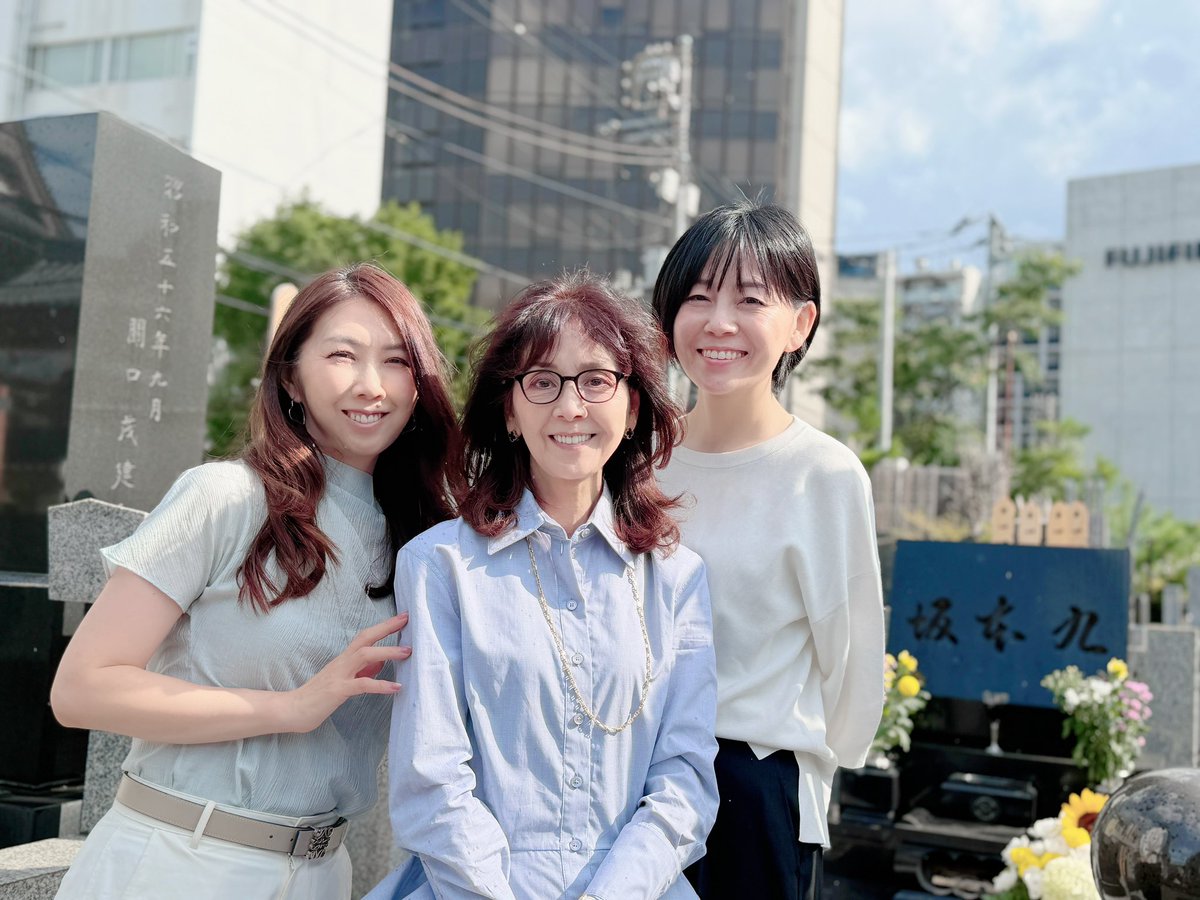 hanakooshima's tweet photo. また、今年も
8月12日がやってきました。
不思議なお天気の一日でしたね。
雨でも、嵐でも
いま生きてる今日は
誰かにとっては生きることのできなかった今日
当たり前にある日常が
決して当たり前でないことを
改めて考える日です。
"いってらっしゃい"と
"おかえりなさい"は
必ずしもセットとは限らない。
これからも、命の尊さを
音楽や講演活動を通じてお届けしていきたいと
思います。
悲しみに終わりがなくても
いまがある幸せ
大切なひとと過ごせる今を
尊い時間を
大切にしたいですね☺️

#坂本九
#上を向いて歩こう
#大島花子
#会いたいは愛