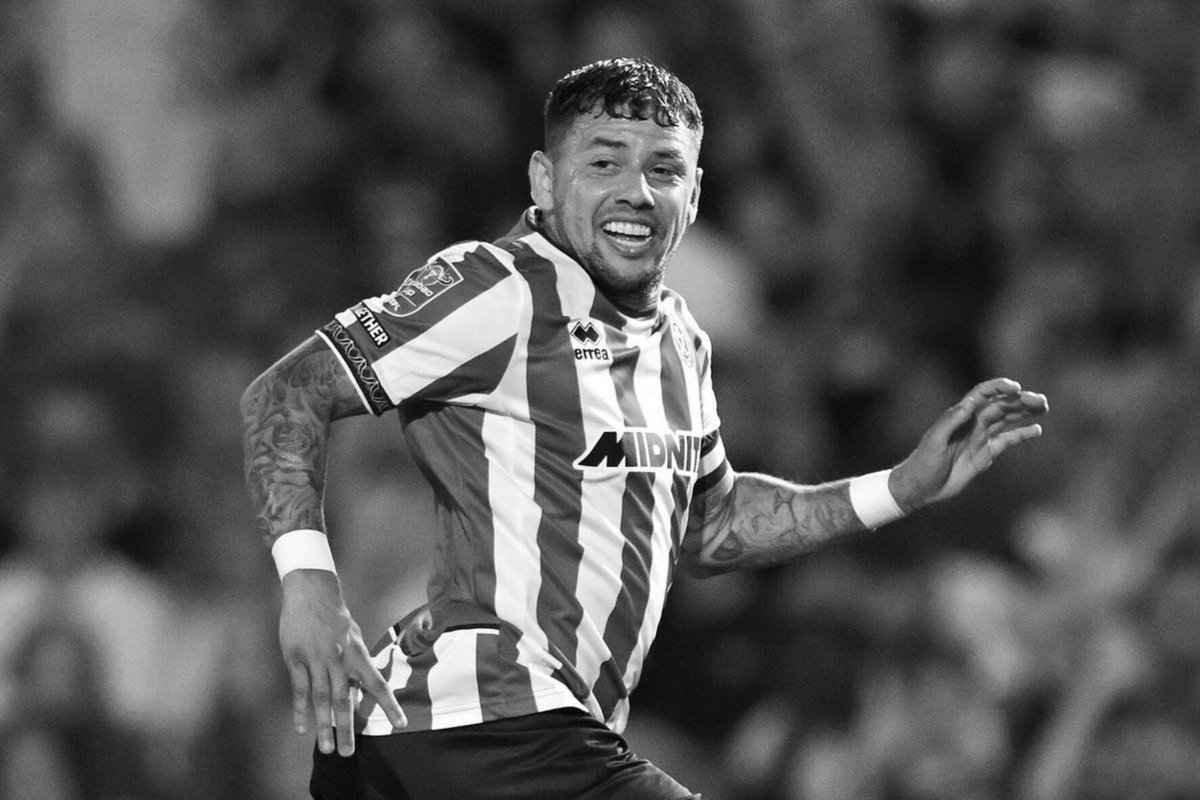 SheffieldUArg's tweet photo. Gustavo Hamer se fue oficialmente del Sheffield United. El admin entró en depresión. https://t.co/YwQ4ZI4oOF